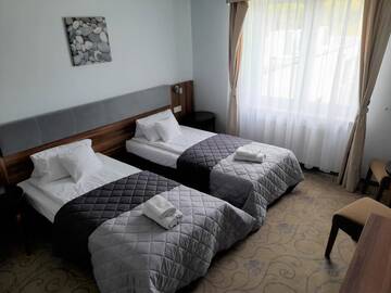 Фото номера Двухместный номер с 2 отдельными кроватями Отель Hotel Komfort г. Krzywaczka 2