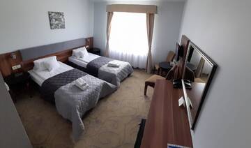 Фото номера Двухместный номер с 2 отдельными кроватями Отель Hotel Komfort г. Krzywaczka 3